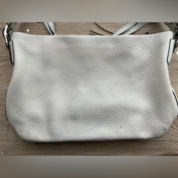 Vintage Coach White Shoulder Bag with Tassel (F04S-1438) - Picture 3 of 14